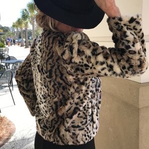 Meet your Posher, Maya